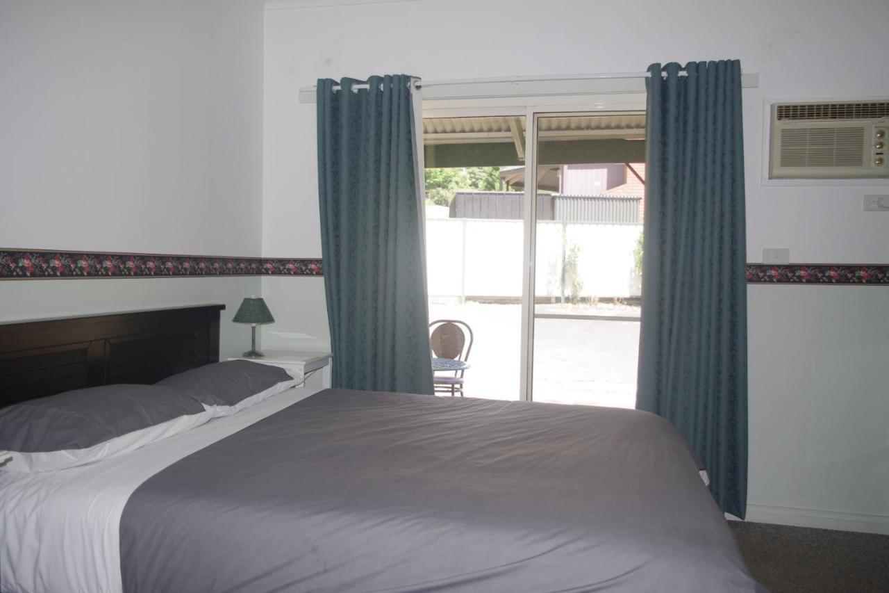 The Grand Halls Gap Bagian luar foto