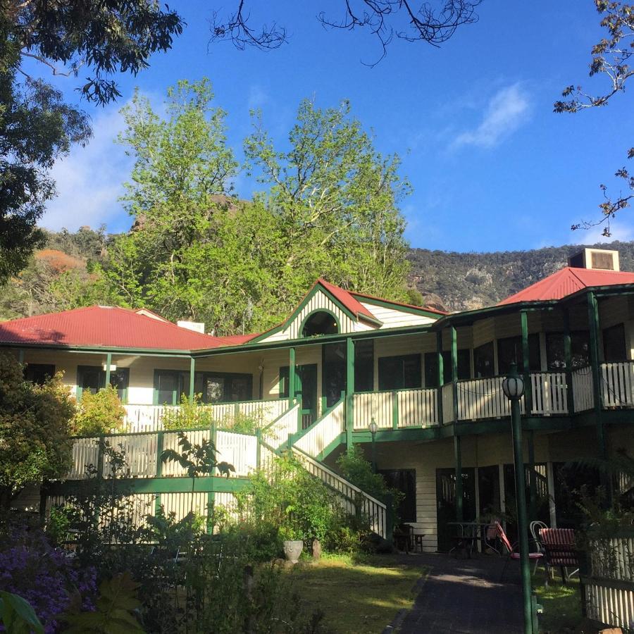The Grand Halls Gap Bagian luar foto