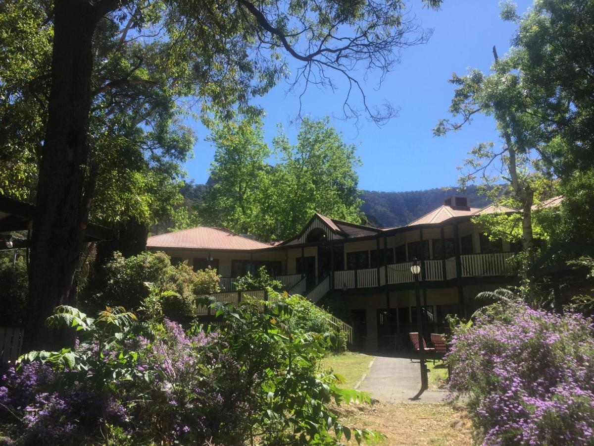 The Grand Halls Gap Bagian luar foto